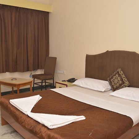 Hotel Sky Park Диндуккал Экстерьер фото