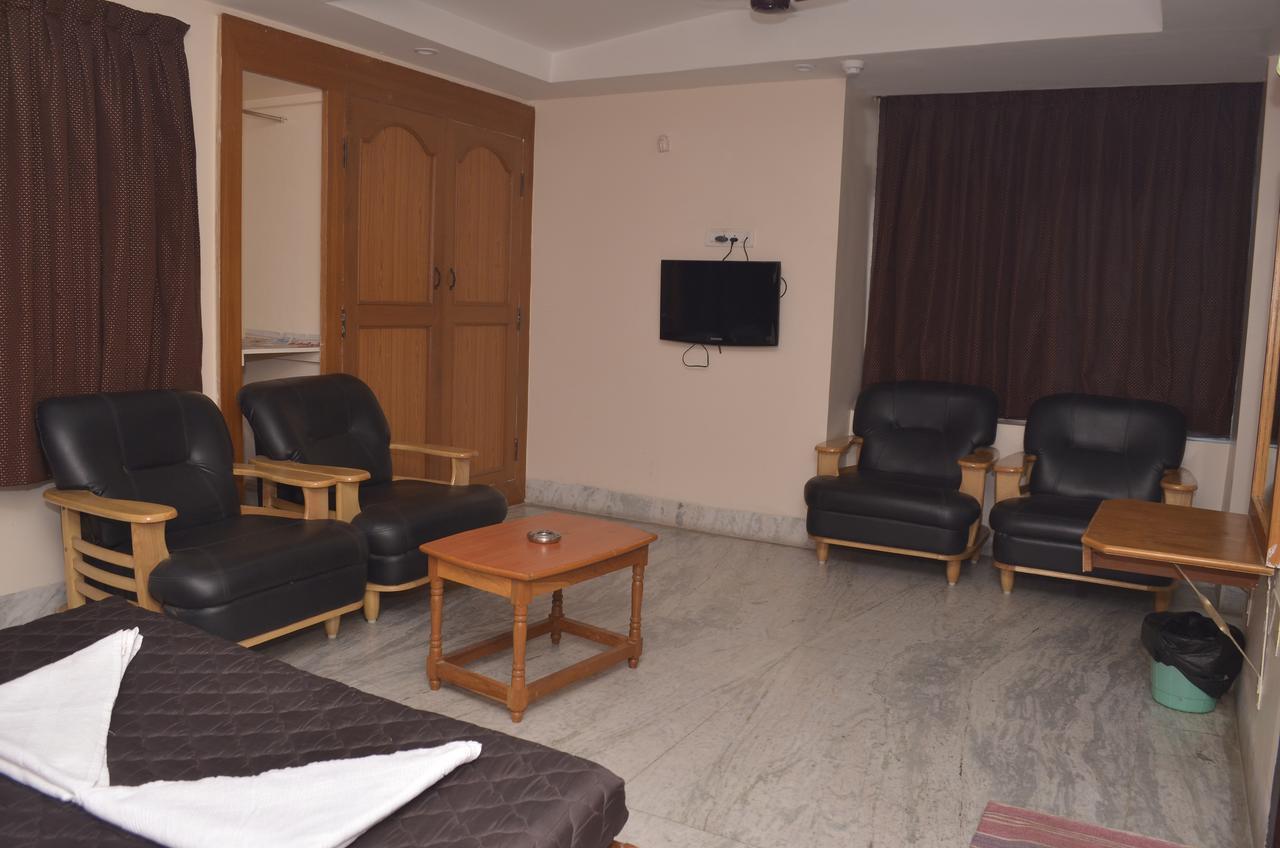 Hotel Sky Park Диндуккал Экстерьер фото